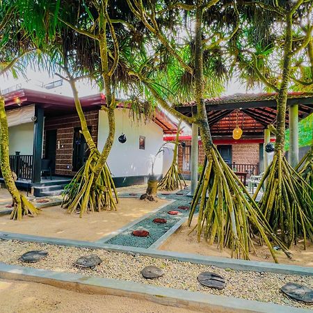 Sea Shell Villa Hikkaduwa 2 Separate Cabanas Ocean Front Villa Ngoại thất bức ảnh