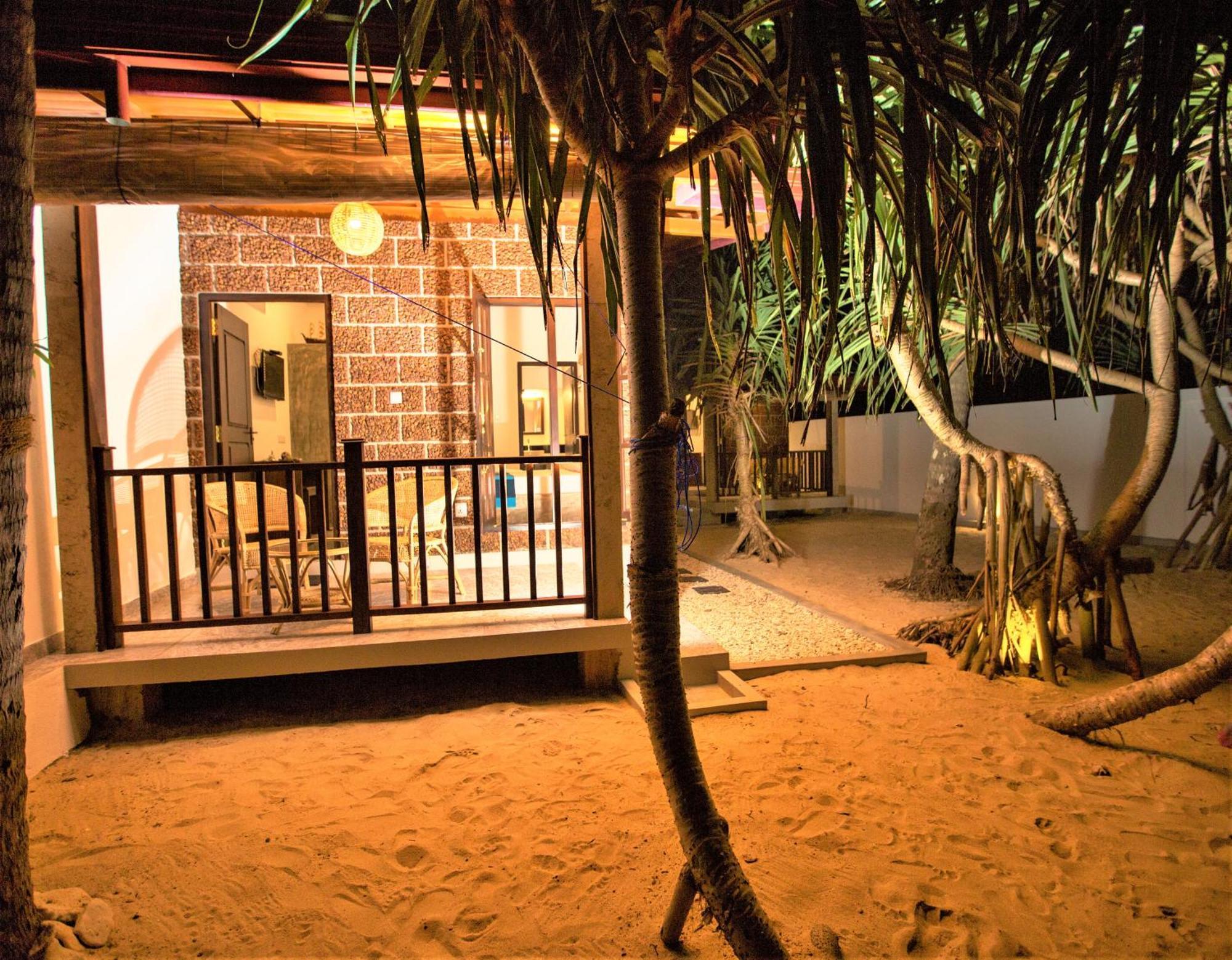 Sea Shell Villa Hikkaduwa 2 Separate Cabanas Ocean Front Villa Ngoại thất bức ảnh