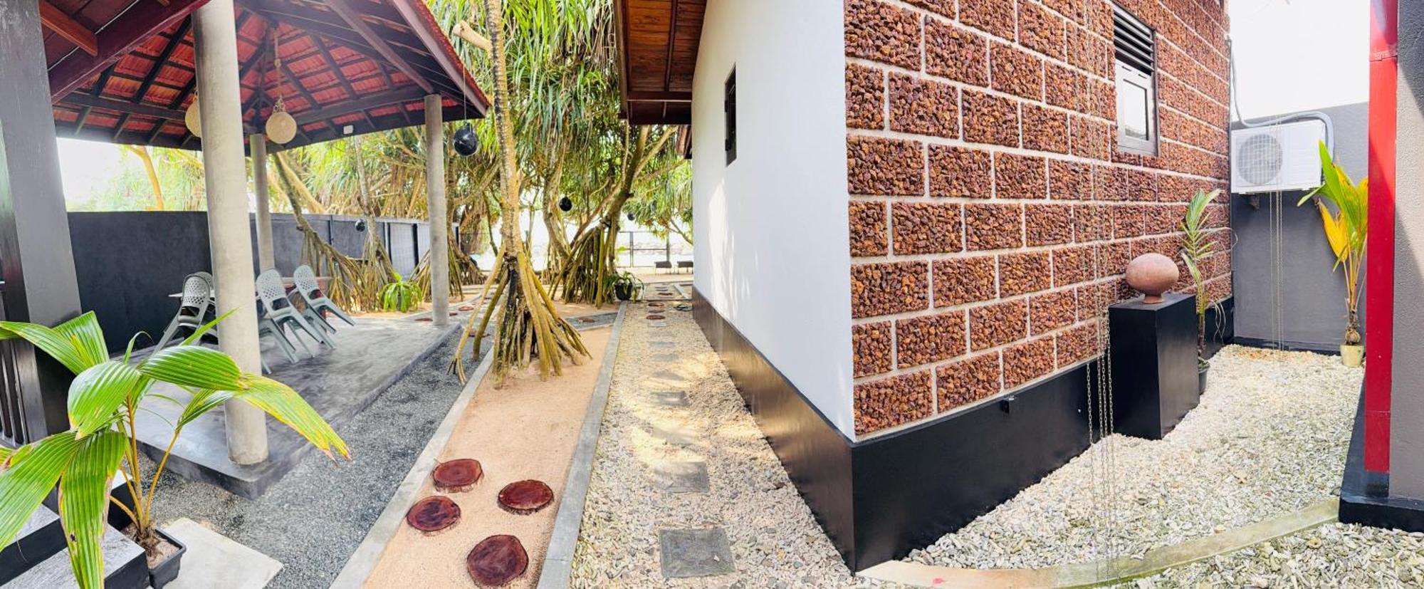 Sea Shell Villa Hikkaduwa 2 Separate Cabanas Ocean Front Villa Ngoại thất bức ảnh