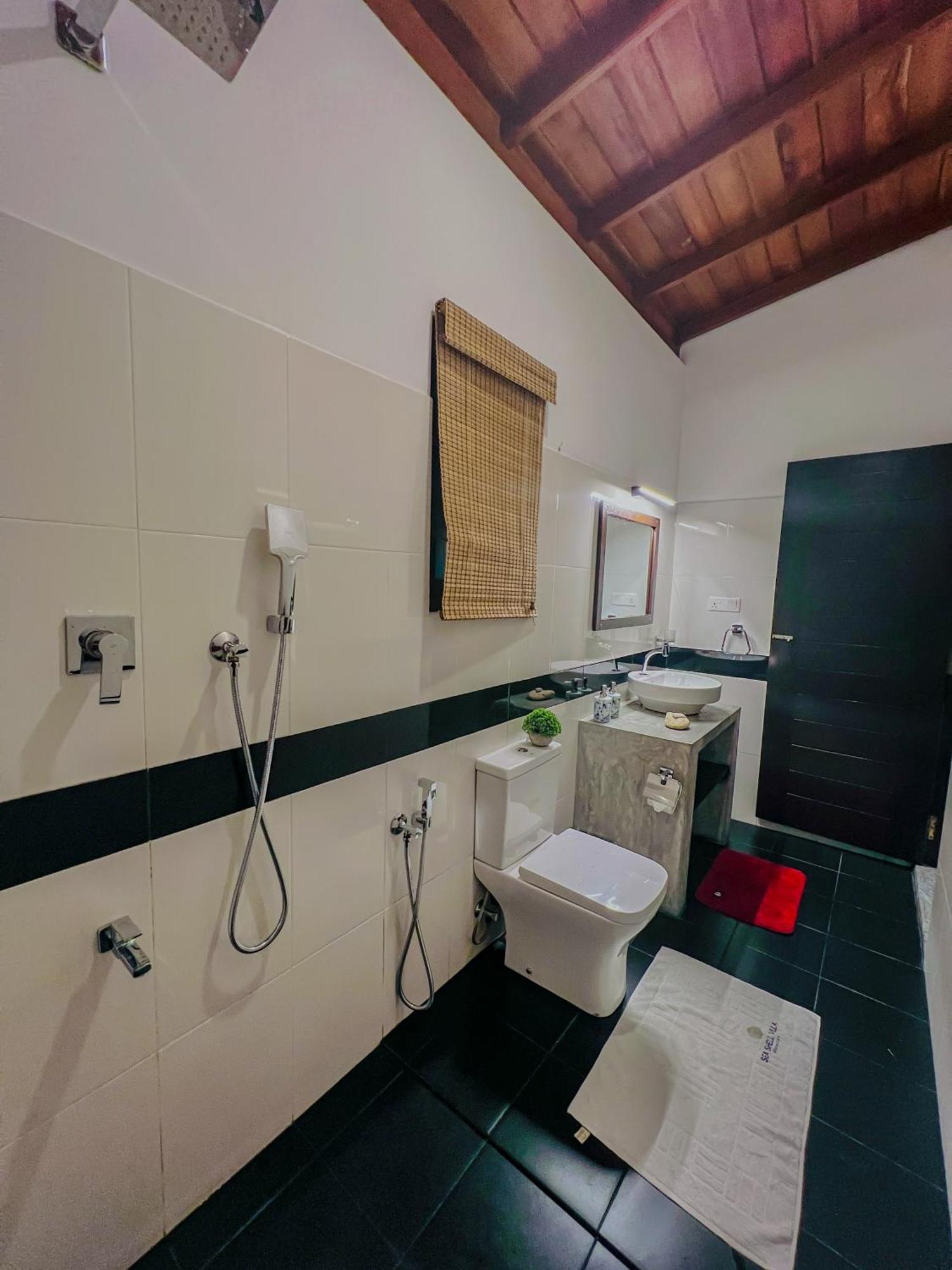 Sea Shell Villa Hikkaduwa 2 Separate Cabanas Ocean Front Villa Ngoại thất bức ảnh